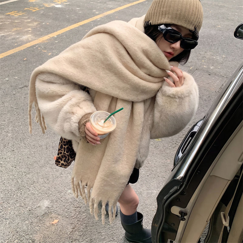 Szal z frędzlami z moheru w 36 – Street Fashion Hijab recenzja i cena
